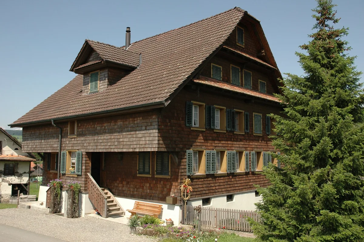 8e51c7e4783fedbcaea875dc9756cdfe36e602d8 Grosse Bauernhäuser bieten oft viel Platz für ein Agrotouristisches Angebot, wenn es denn erlaubt wird. (Bild zVg)