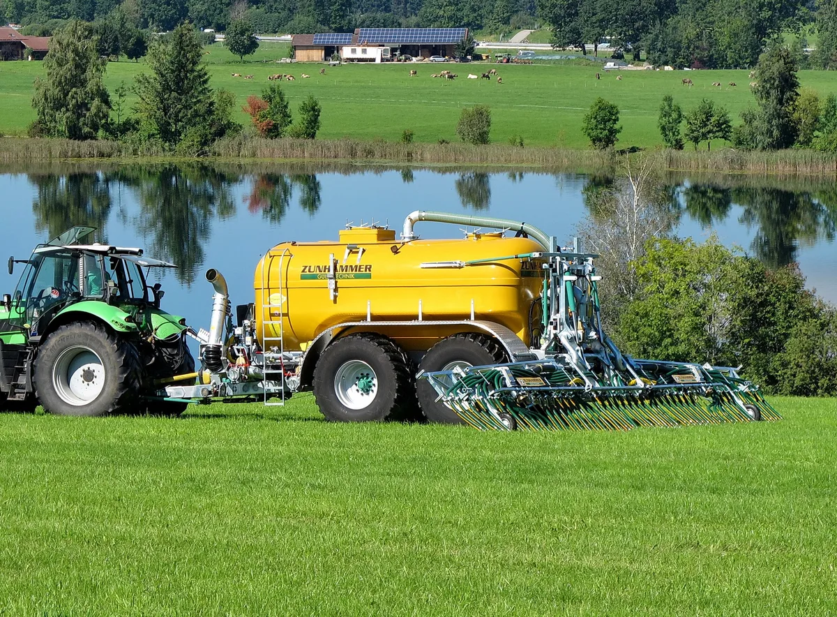 BZ-BET2-20-Guelle-sjh Güllen: Unterwegs mit dem Fass aus Plastik