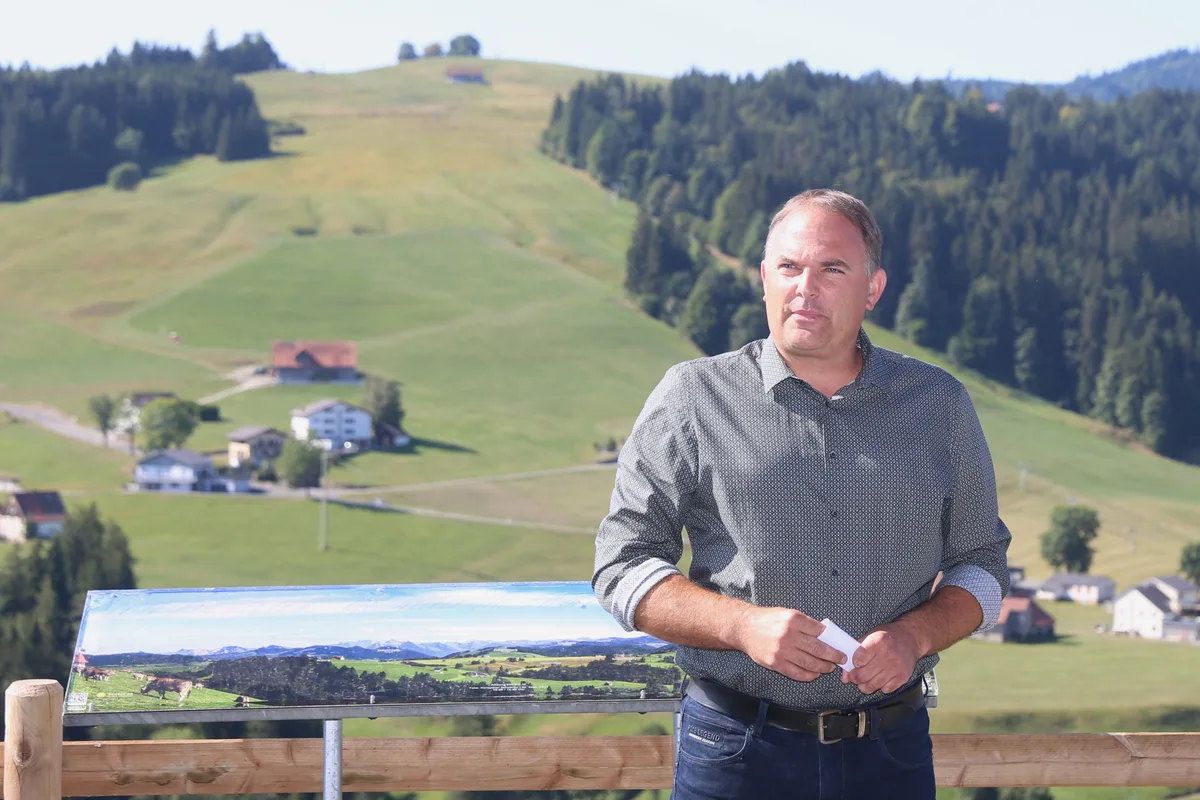 Als SVP-Parteipräsident steht Marcel Dettling vielfach im Fokus. Seine Kindheit und die Natur prägten ihn stark.