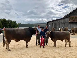 Martin Schrepfer (li) mit Tochter Martina und Franz Aebli umrahmt von den OB-Mistern Einar (li) und Eidgenoss.
