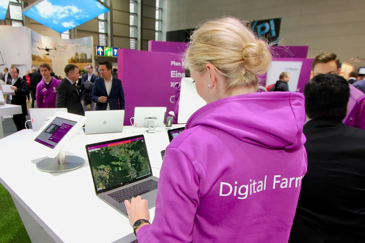 5e847e3542f86d05a3621724fdcc11501e0d0fb8 Smart Farming-Demonstration an der Agritechnica 2017. Bild: Jürg Vollmer