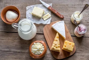 Während die Gastrobetriebe geschlossen waren, assen Herr und Frau Schweizer in den eigenen vier Wänden - mit der Wiedereröffnung der Gastrobetriebe zog der Konsum von Milchprodukten auch in der Gastronomie wieder an.