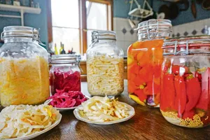 Fermentiertes Gemüse bietet Vielfalt im Hofladen-Sortiment. (Bild Olaf Schnelle, Schnelles Grünzeug)