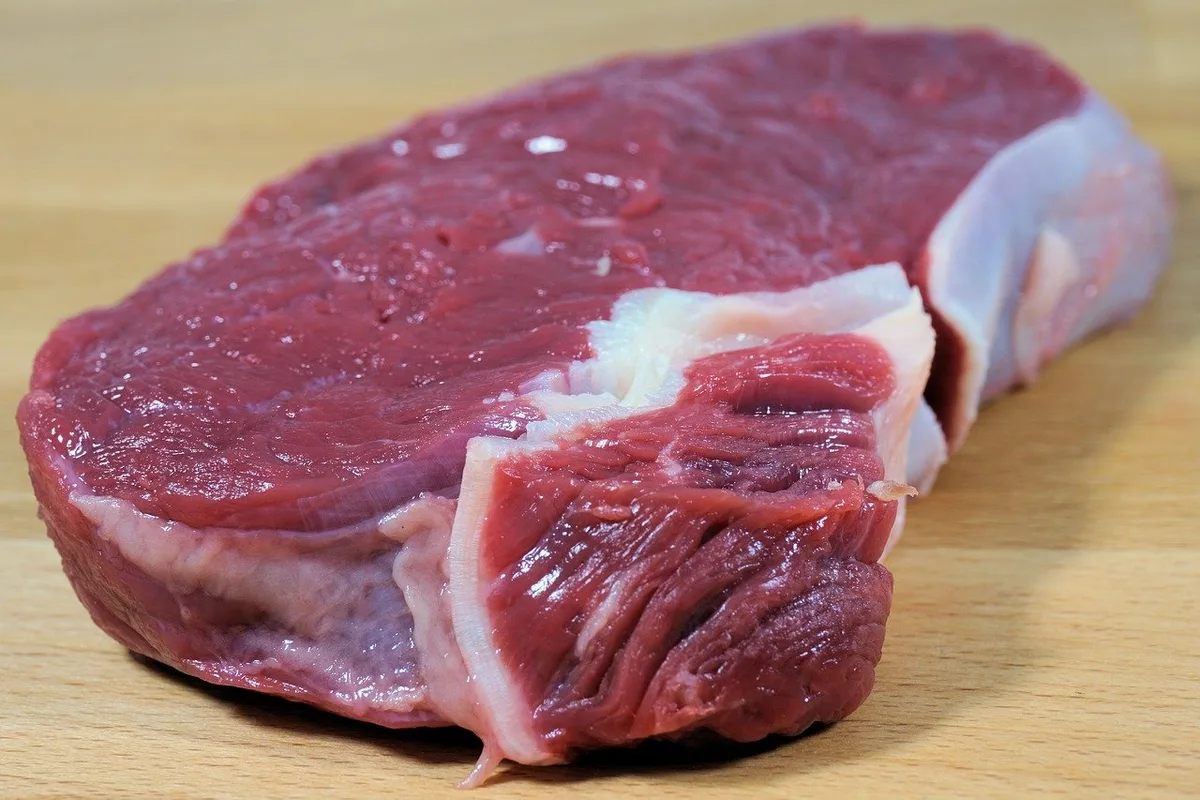 54fc614ac1a04f696cff97debd616f5b98a1ce3f Hintergrund der Diskussionen ist die Forderung nach einer Deklarationspflicht für Koscher- und Halalfleisch. (Symbolbild Pixabay)