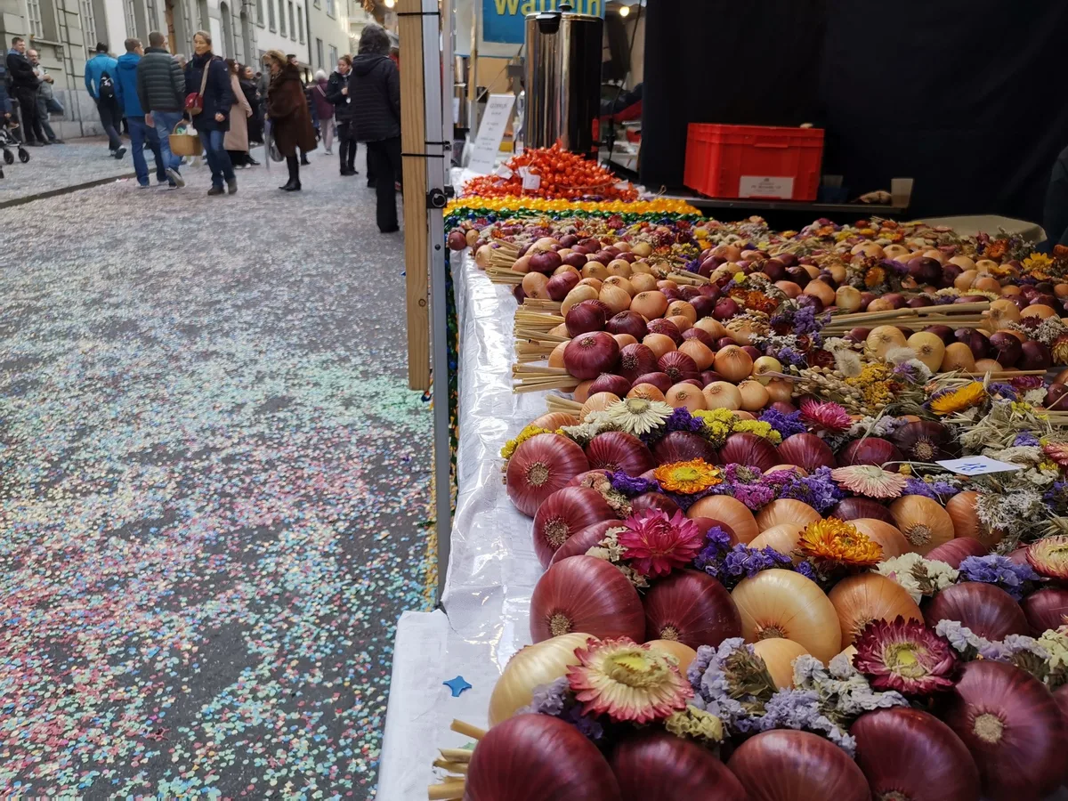 Zibelemaerit2 Kleinere Zwiebeln am Zibelemärit