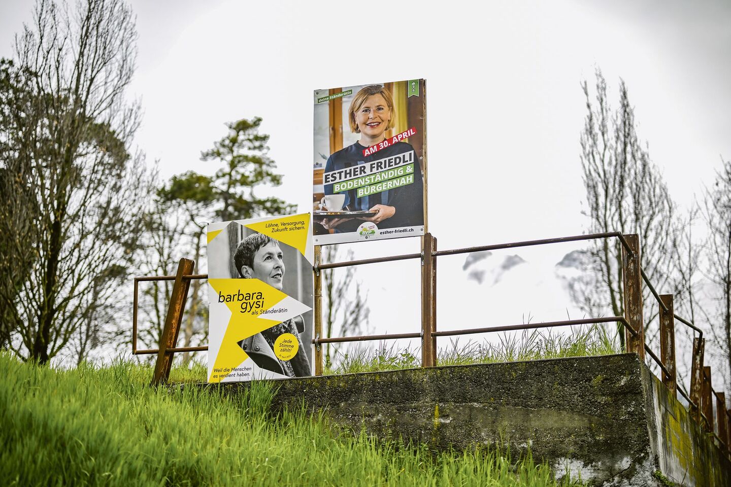 Weil die Ablenkungsgefahr am Strassenrand gross ist, dürfen Wahlplakate nicht überall aufgestellt werden.