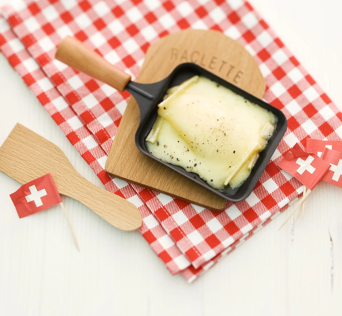 d809eeb6b955a688d7ae3c20c22fa99bce5586c1 Konsument(innen) in der Schweiz haben im letzten Jahr 8844 Tonnen Raclette gegessen. (Bild Raclette Suisse)