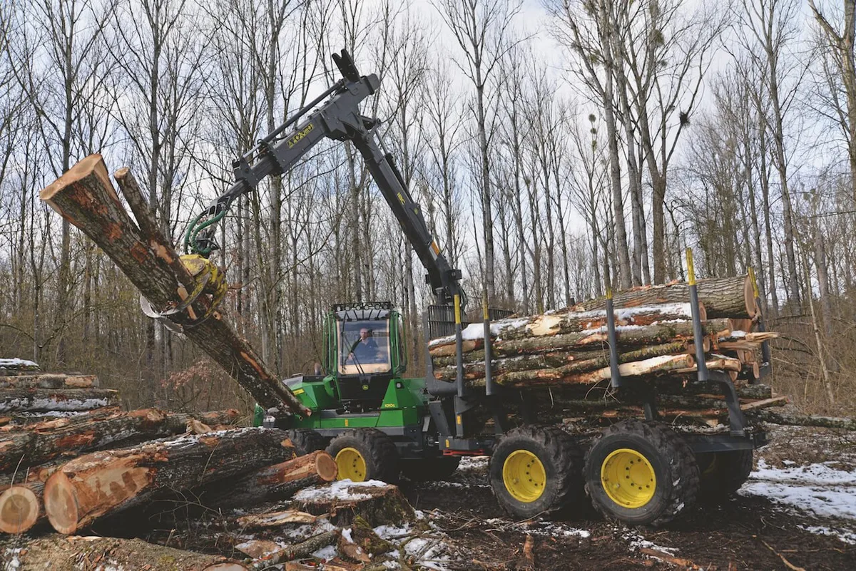 956b30796ba923f7a439a09bb6a97a64abc80472 Die Kabine des John Deere-Forwarder 1010G dreht synchron mit dem Kran. Bild: Beat Schmid