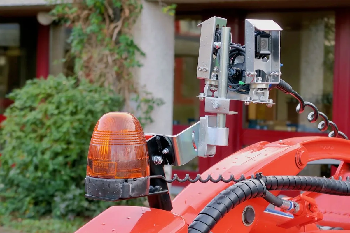 Ist der Überhang mehr als vier Meter, sind Kameras zur Erkennnung des Querverkehrs vorgeschrieben. Bild: Jürg Vollmer