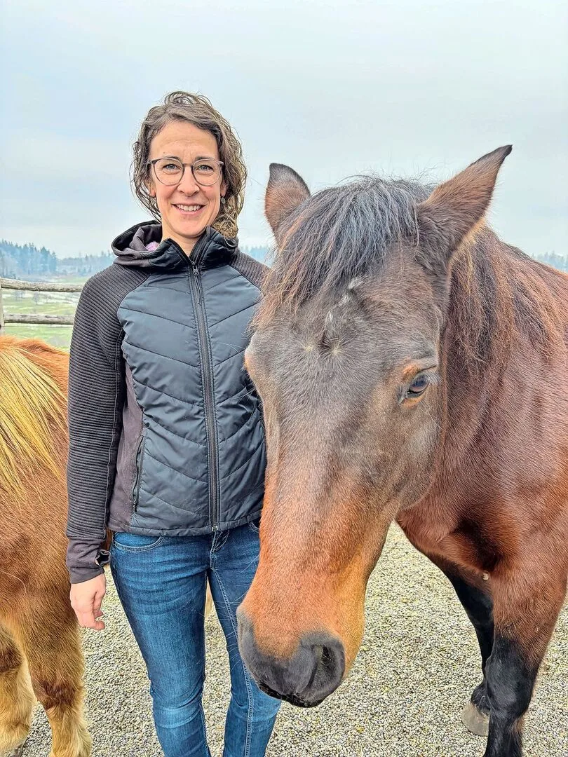 61637e02ed4219c31a6af445143b5740863b9448ea9c91860b7825c8a4ffa3b0 Selina Schwander liebte Pferde schon als Kind. Heute hat die Agronomin zwei eigene Pferde.