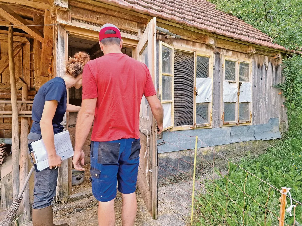 Oft bedeuten Kontrollen Stress für die Bäuerinnen und Bauern. Man darf sich fachliche Hilfe holen. Manchmal genügt schon die Anwesenheit des Nachbarn.