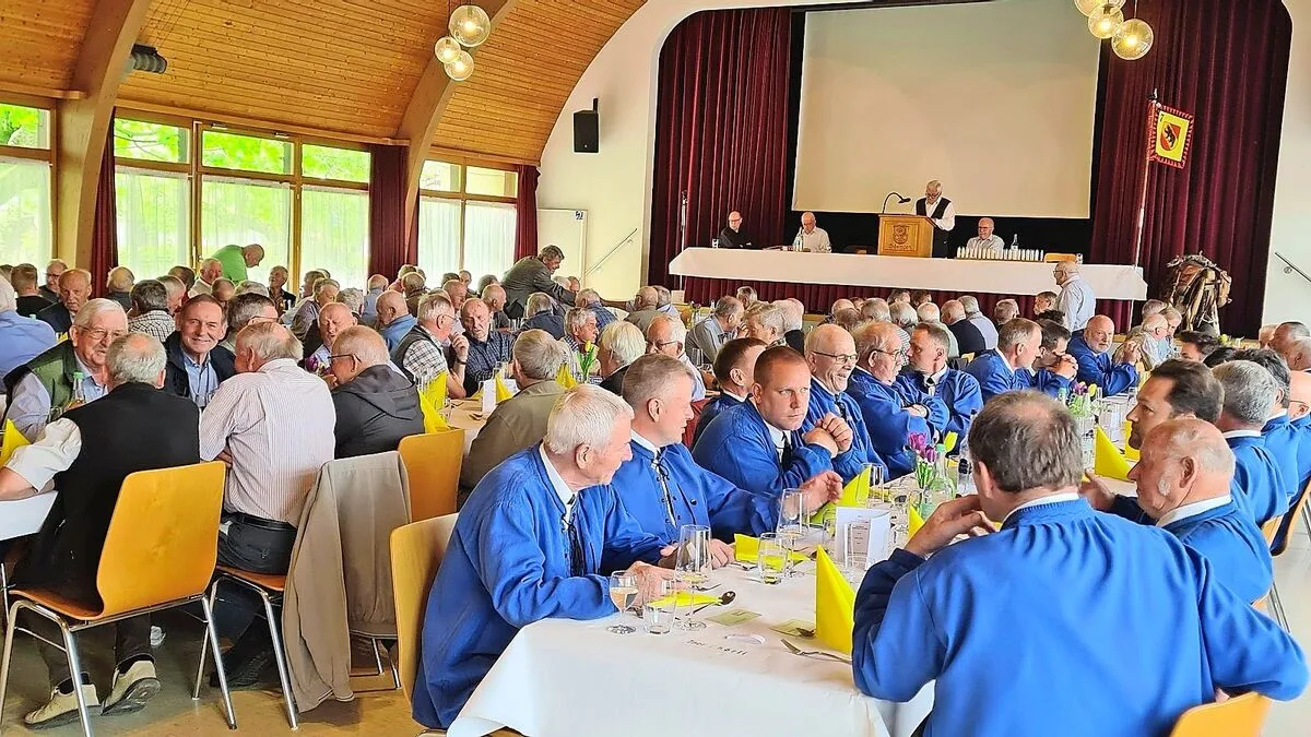 aac287ad56bab8736d37535ff1cef16f62f2bb6345c651708e36561741883175 Ein Wiedersehen der 7ner soll es an der 50. Tagung in zwei Jahren geben. «Dieser Wunsch möge für möglichst viele 7ner in Erfüllung gehen», schreibt Hansruedi Frei.