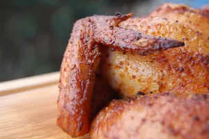 Fleisch im Laden oder schon auf dem Teller sieht man die Haltung des Tiers nicht mehr an. Die Branche ist aber überzeugt, dass auch eine Annahme der MTI das Auftreten von gesetzeswidrigen Missständen nicht verhindern könnte.