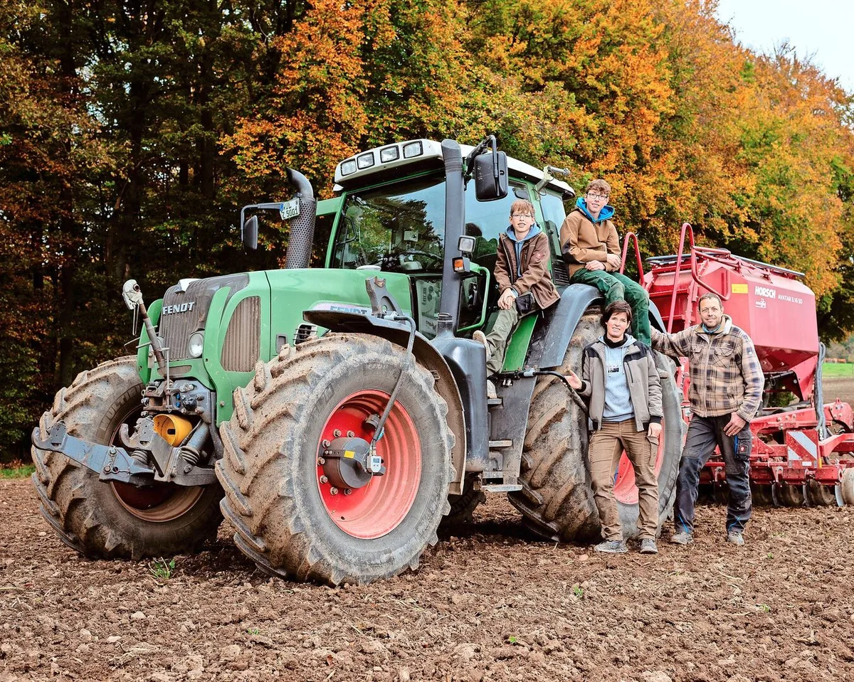 e2a1aae9495300391954f52c028359f4293b68ca758f5e1e7d9106523ff00731 Mirjam und Matthias Balsiger mit ihren Buben Janis und Serin fühlen sich in ihrer neuen Heimat wohl.