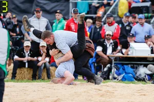 Der Landwirt Michael Ledermann muss sich Armon Orlik geschlagen geben.