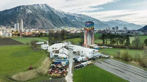 Als Landmaschinenhändler macht Andreas Mehli die Erweiterung der Landwirtschaft zur Energiewirtschaft mit. Auf dem Areal der Churer Rheinmühle entwickelt und testet er neue Energiesysteme.