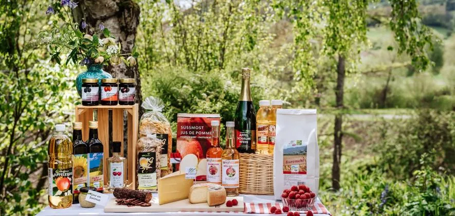 5494df17c7493cc1f08319035e256ab5ff86e30b Als Mitglied des Vereins Schweizer Regionalprodukte ist «Das Beste der Region» Mitinhaber des Gütesiegels regio.garantie, welches der Kennzeichnung von zertifizierten Regionalprodukten dient. (Bild Naturpark Thal/Kandis Fotografie, Anita Gerster)
