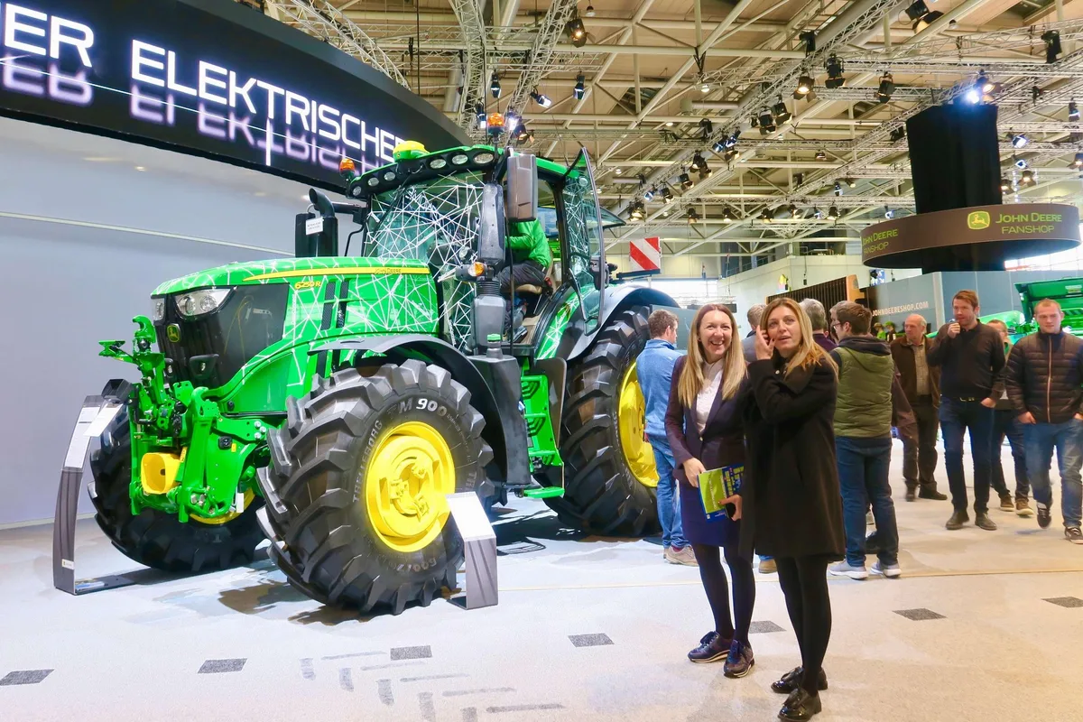 b7516b7fd8eb8225342277e39ff58084e4ec4015 Die Agritechnica 2019 in Hannover mit dem Aussteller John Deere. (Bild: «die grüne» / Jürg Vollmer)