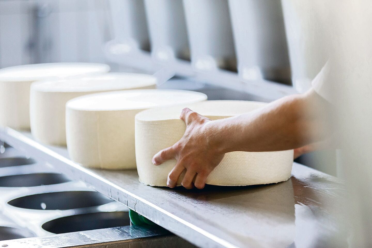 Grosse Unternehmen befürchten aufgrund der unterschiedlichen Verwendung der eingekauften Milch mehr administrativen Aufwand durch die direkte Auszahlung der Milchzulagen.