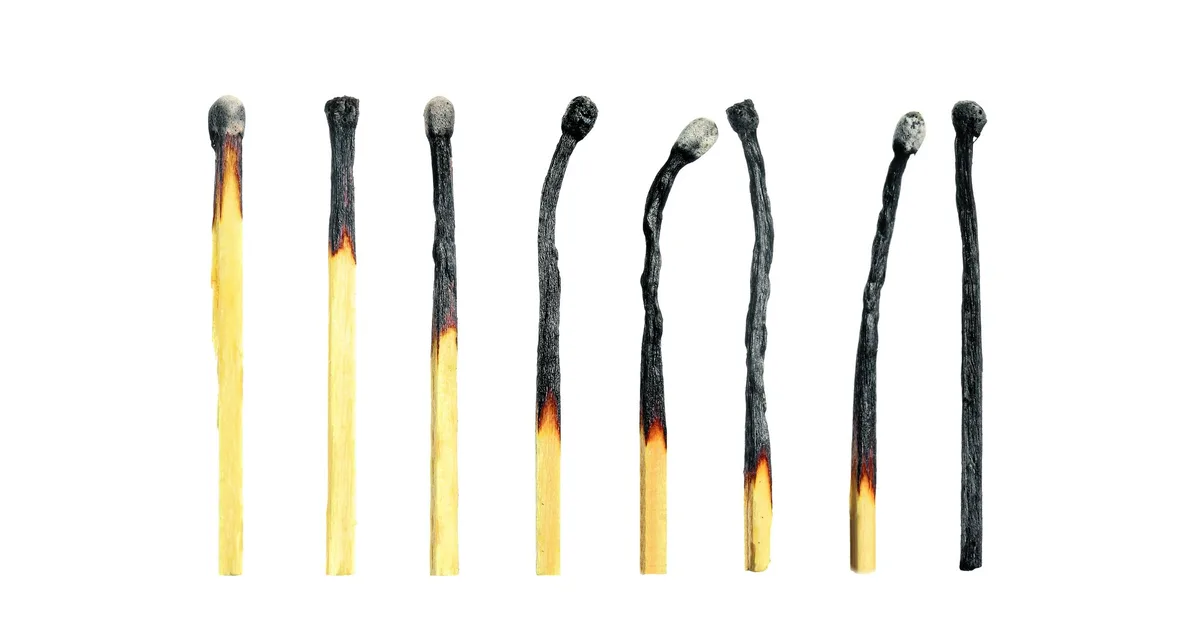 BZ-LAN2-05-Burnout Set with burnt matches on white background