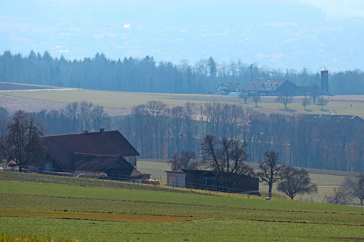 9ff83e68a3c7ad857cf6a9dfcb61067767fa98112585a8ecf40a96e4d8790dac Wer ein landwirtschaftliches Gewerbe pachtet, braucht für den Pachtzins eine Bewilligung des Kantons.