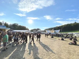 Alle Angaben sind hilfreich, die vor der Vertragsunterzeichnug ein Gesamtbild der Veranstaltung geben. Dazu gehört auch die Situation nach dem Ende des Anlasses.