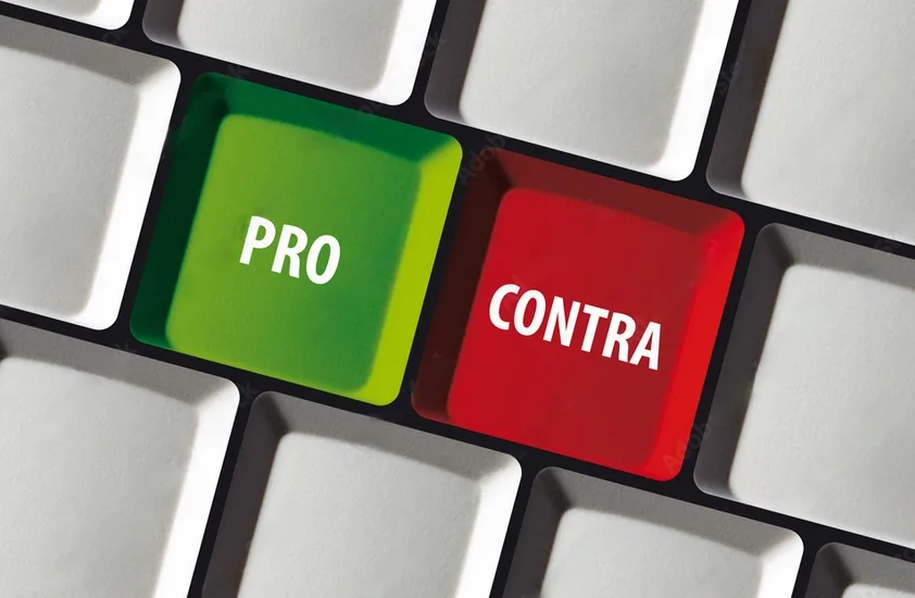 pro-contra_symbolbild Computer-Tastatur mit je einer Taste mit der Aufschrift Pro und Contra.