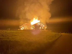 Die Alphütte im Vollbrand