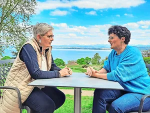 Zwei Kantonalpräsidentinnen im Gespräch: Astrid Derungs-Koller (links) und Petra Artho.
