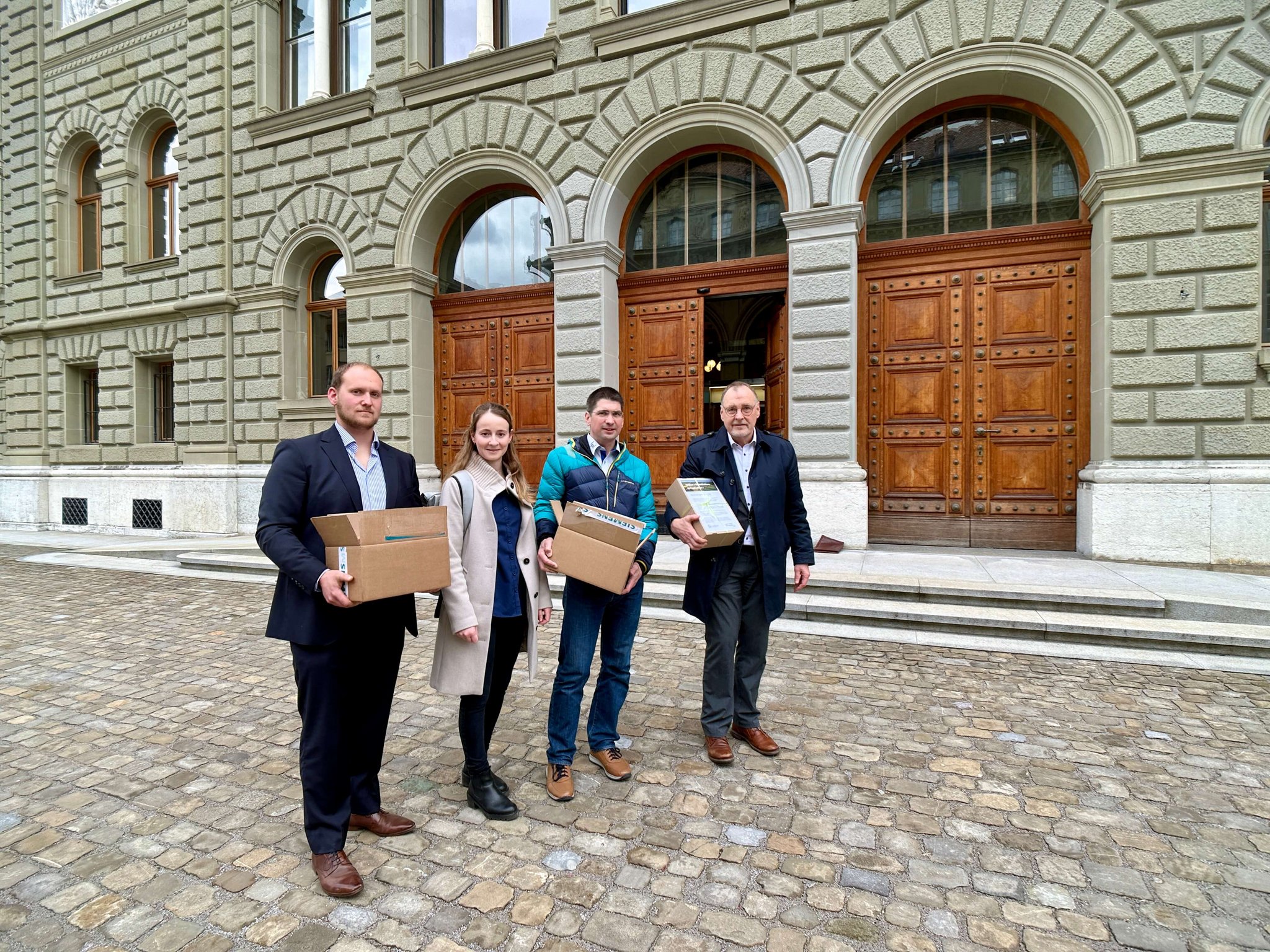 Bauern-Deelegation vor dem Bundeshaus.