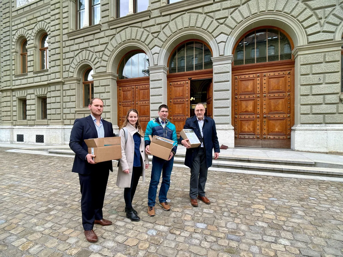 sbv_petition_uebergabe_parmelin_01 Bauern-Deelegation vor dem Bundeshaus.