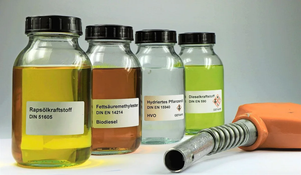 dc7fd1627e22317ede1c9fe9ac4c1dccb82b0b91b4383370ca534516f7aecb3e In Deutschland gibt es bereits über 300 Tankstellen mit HVO-Angeboten. In der Schweiz bisher nur eine Handvoll.Bild: TFZ