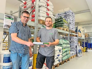 Geschäftsführer Martin Fuhrimann (links) und Manuel Ulrich, Bereichsleiter Pflanzenbau und Agrarcenter, im Neubau in Oberkirch LU.