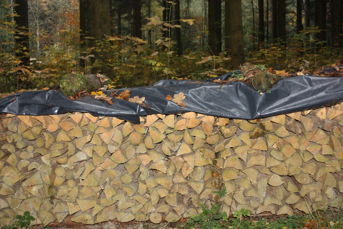 Holzhaufen_im_Wald_Kopie_2 Einsatz für höhere Preise: Es braucht jeden im Holzmarkt
