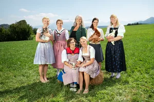 Sie kochen heuer um die Wette: (hinten v.l.) Claudia Kilchmann (Obernau, LU), Sonja Rutz (Küssnacht am Rigi, SZ), Miriam Bienz (Gerzensee, BE), Monika Kern (Amlikon-Bissegg, TG) und Margrit Streiff (Braunwald, GL).
vorne v.l. Angélique Bapst (Oberschrot, FR), Mirjam Leuenberger (Gelterkinden, BL).