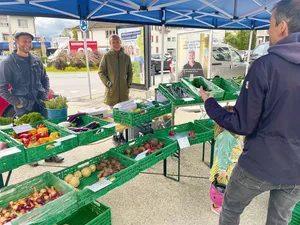 Am Emmenmarkt wird nicht nur verkauft, es finden Begegnungen statt. Am 1. und 8. Oktober folgen weitere Markttage.