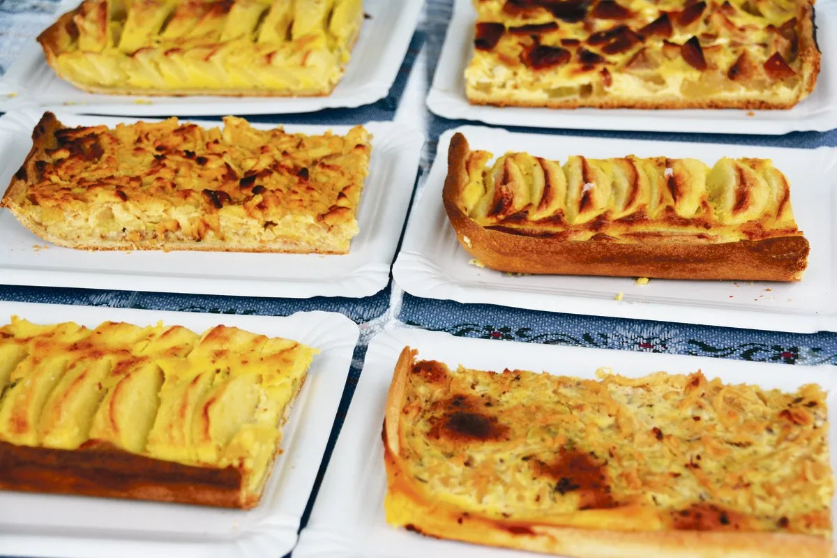 Apfelwähen in vielen Variationen wurden an 16 Standorten im Kanton Luzern von den Bäuerinnen gebacken und verkauft. (Bild Franziska Jurt)