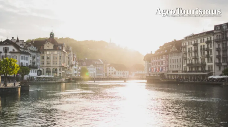 263470288a1e34db6729825eed9d45b04aa1c508 Luzern, die Leuchtenstadt, liegt Mitten im Herzen der Zentralschweiz. (Bild Sandra Stirnimann, www.sandrastirnimann.ch)