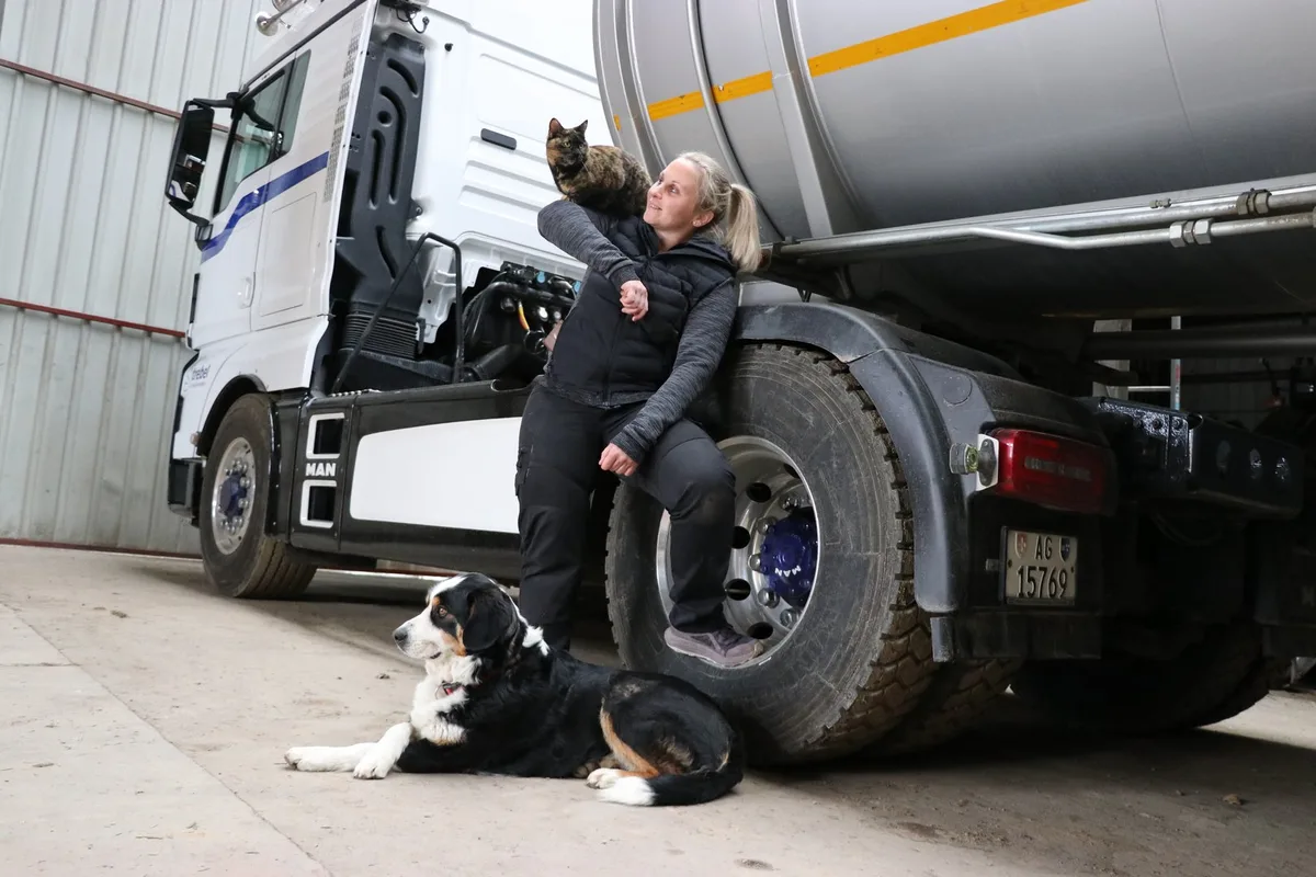 4_Strebel_Tiere_b «Ruhig sitzen ist nichts für mich», sagt Landwirtin und Lohnunternehmerin Melanie Strebel