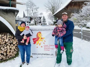 Das Paar Julia und Michael Müller hat sich per Kontaktanzeige kennen und lieben gelernt. Daraus entstanden zwei Kinder und ein Ponyhof mit 24 Ponys.