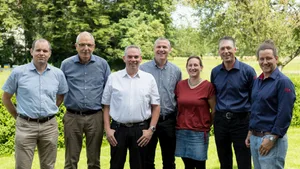 Geschäftsführer Urs Schnyder mit dem neu zusammengestellten Verwaltungsrat mit Lucas Casanova, Michel Geinoz, Martin Rust, Svenja Strasser, Erich Walder und Nicolas Berger. (von links):