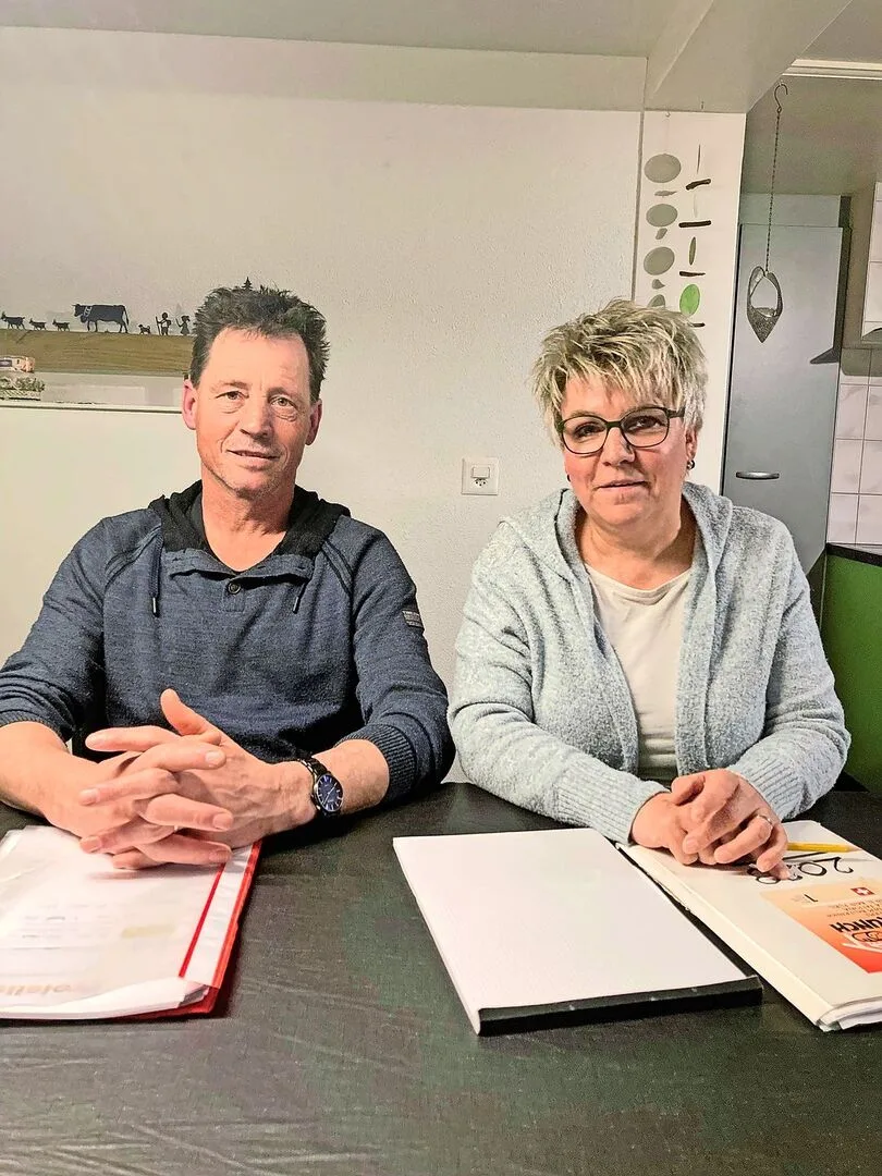 f2780f4c0e24ca47001ffac3f0dfa40f7cb644e41026d24b84bde15ff5dfe0eb Hans-Peter und Christine Bigler laden jeweils mit ihren Nachbarn Robert und Elisabeth Riesen (nicht auf dem Bild) zum Brunch.