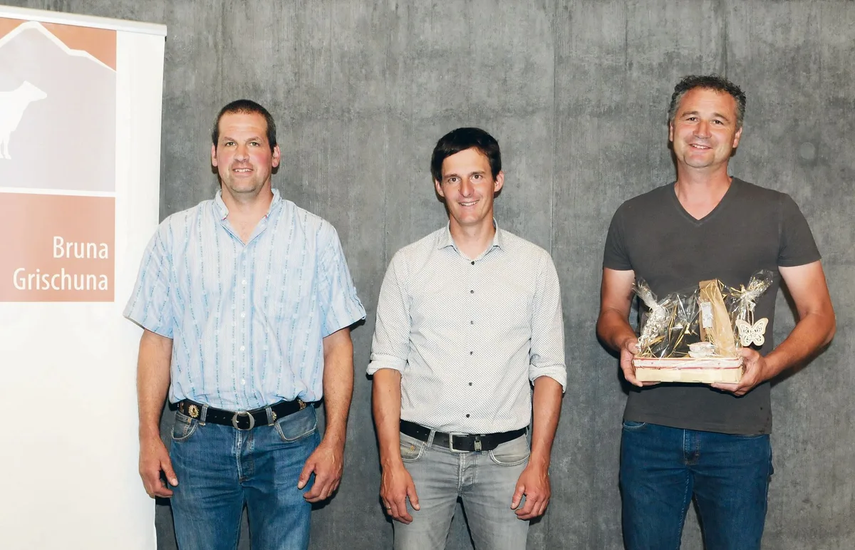 bb457455a4bc2b629d9986771e2c17f8fa072642 Der neu in den Vorstand gewählte Markus Gadient, Präsident Paul Caduff und Peter Allemann, der den Vorstand verlassen hat. (Bild Bruna Grischuna)
