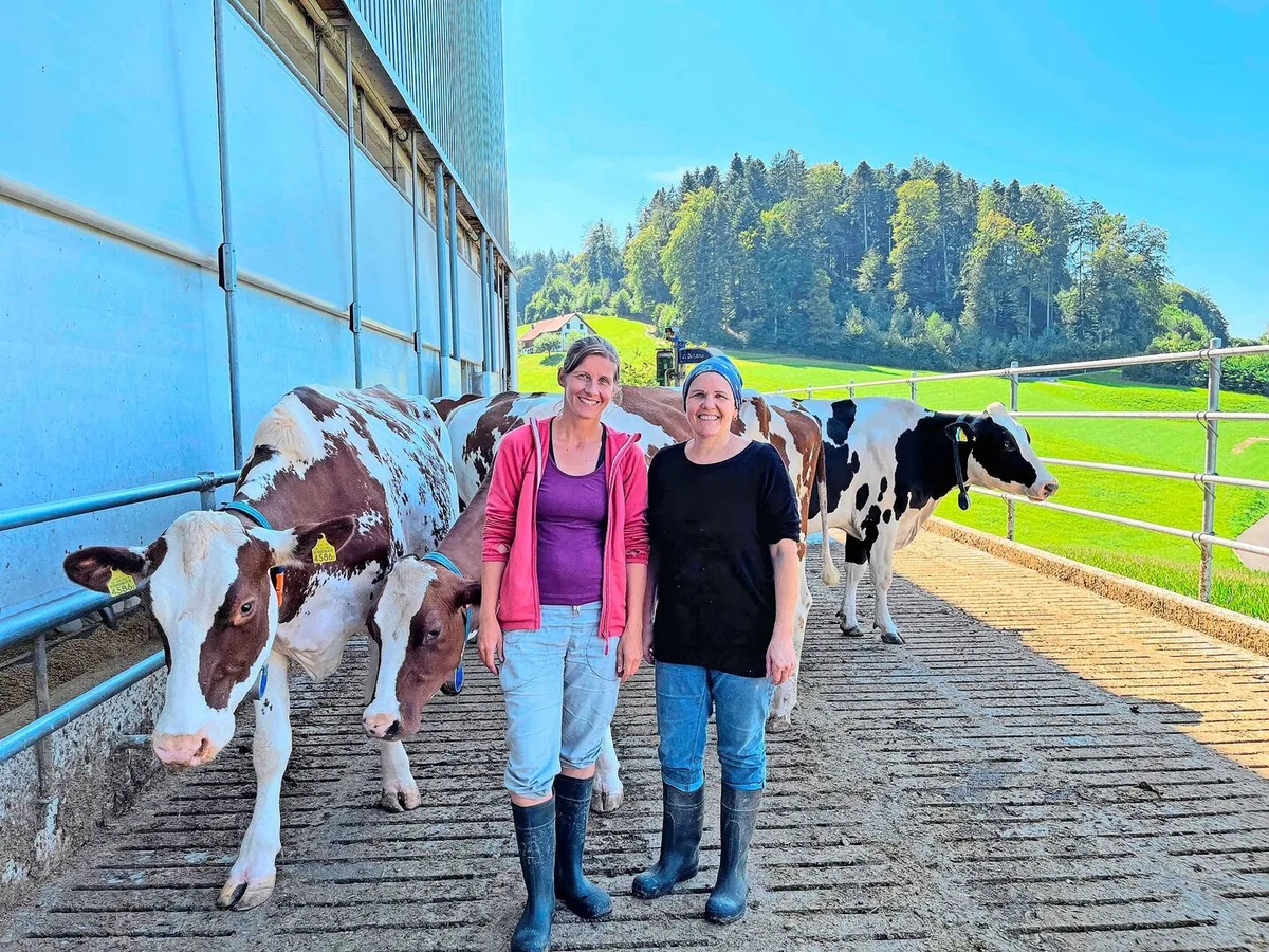 694b452877534de14919c8459824becbc90d81dc17d0706012154e1cc9f2681c Bettina Hadorn-Rihs liess erst ihre Hunde homöopathisch behandeln, machte dann die Ausbildung zur Tier-Homöopathin und überzeugte ihre Schwägerin, Milchproduzentin Sonja Hadorn.