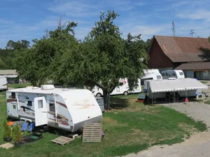 Vorübergehende Aufenthalte von Fahrenden mit Wohnwagen auf Bauernhöfen. (Symbolbild zVg)