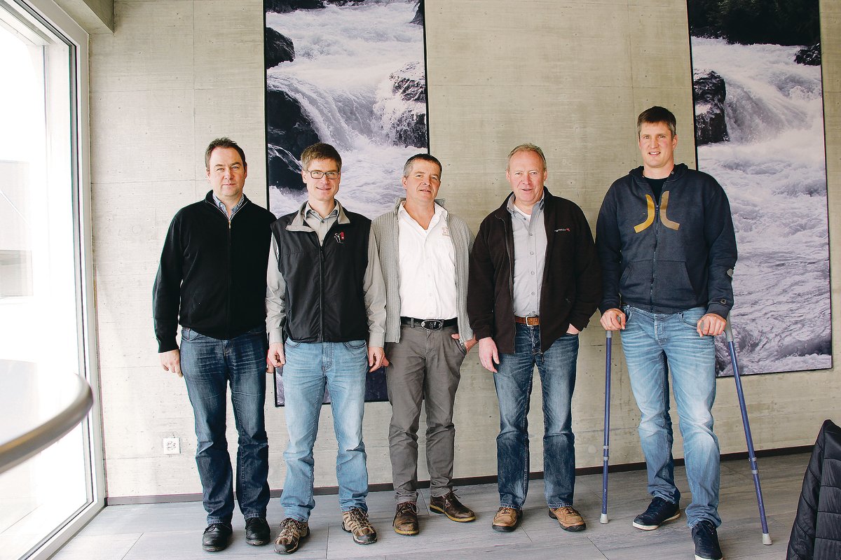 An der GV von Swiss Limousin referierten Matthias Gerber, Daniel Flückiger; Franz Burri leitete die Versammlung, und Andreas Bigler vertrat Swissgenetics. Roman Strupler ist neu im Vorstand.(Bild H. Rüssli)