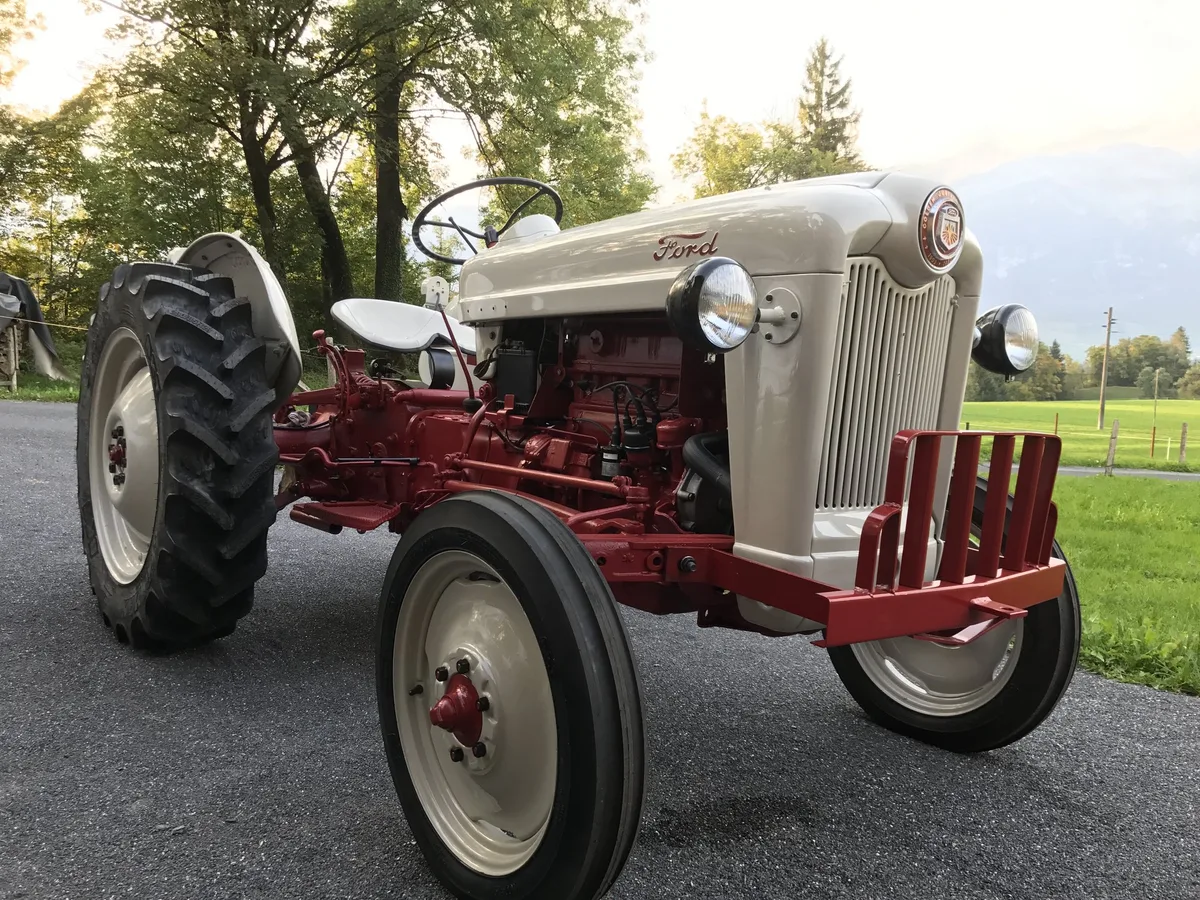 4336739511705103976 Statt das Auto hat Bruno Ettlin lieber den Traktor gekauft