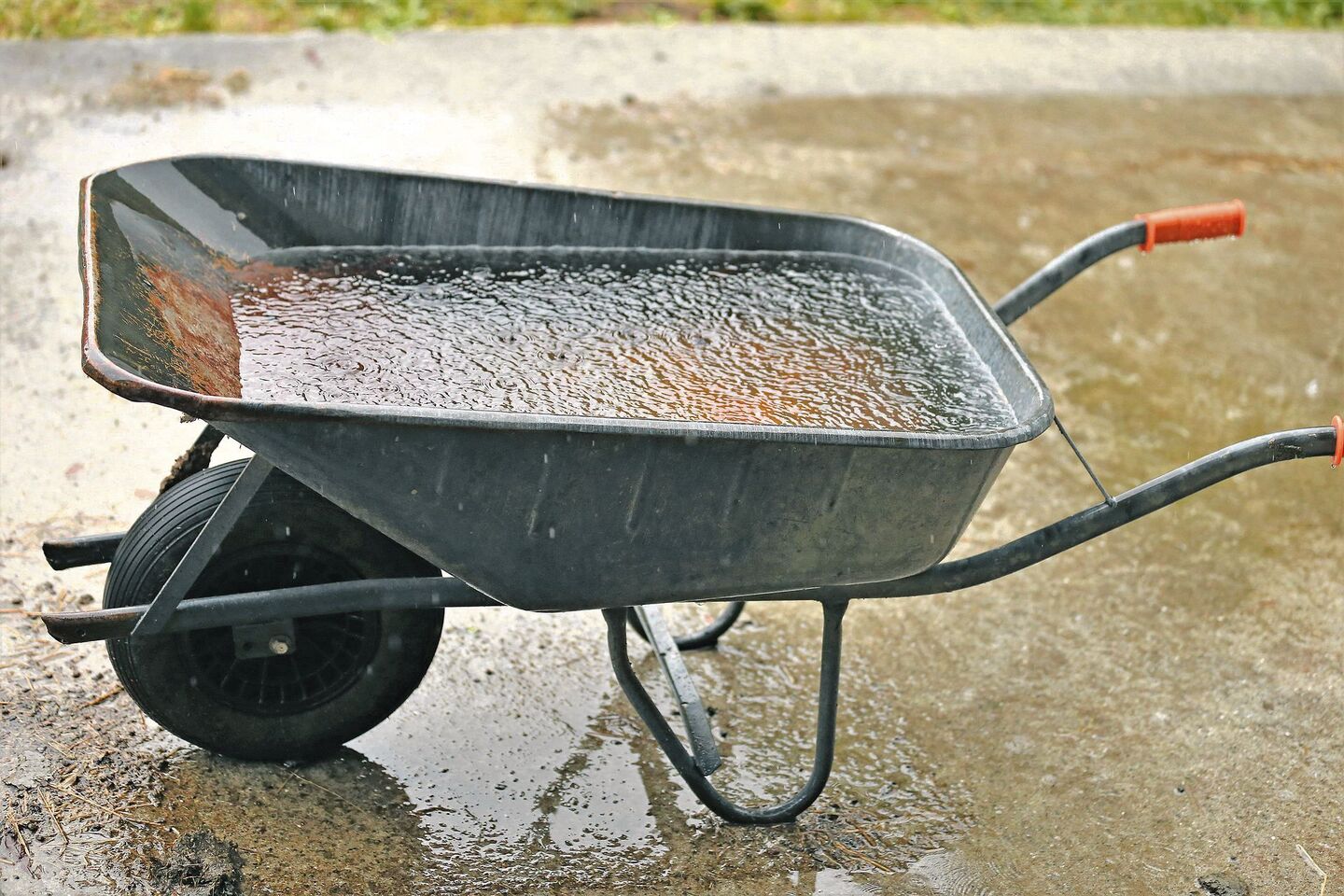 In der ganzen Schweiz gab es über mehrere Tage hinweg teils heftige Niederschläge. Diese Entwicklung hatte einen markanten Temperatursturz zur Folge. In den Bergregionen fiel sogar Schnee.