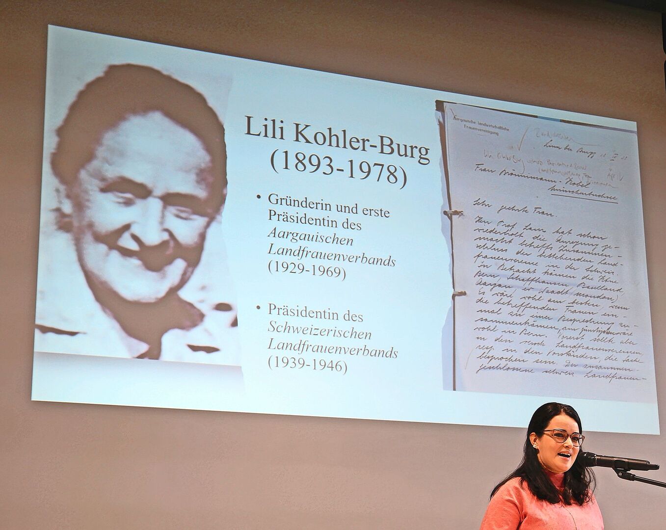 Catherine Morgenthaler hat in Archiven die Anfänge der Aargauer Landfrauenbewegung aufgespürt. Ihre Präsentation stiess auf Interesse und erntete viel Applaus.