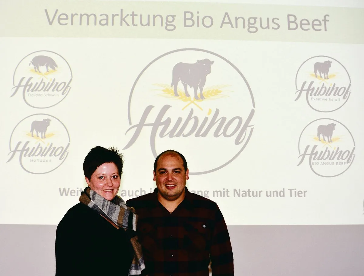 cb1dccfeddad39a3395f8086d59054f61751ecf1 Erika und Christoph Gehrig vom Hubihof: Sie stellten ihr innovatives Bio-Angus-Beef-Vermarktungskonzept vor.(Bild Erika Lüscher)